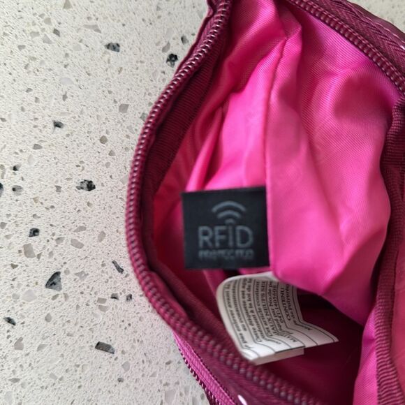 Lug Skipper RFID Shoulder Crossbody Bag Burgundy Dot Quilted Travel Casual EUC - Picture 12 of 12